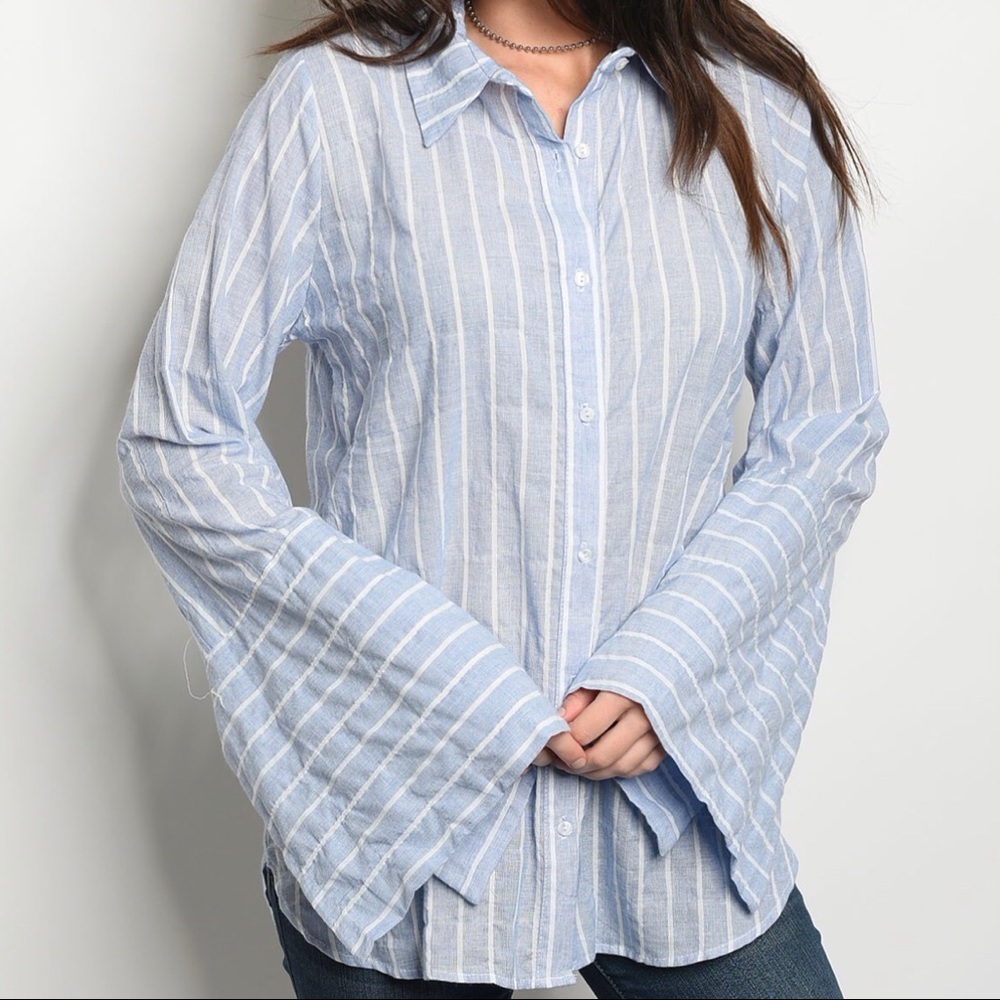 {1 Left}✨HP✨Blue Pin Striped Button Up - Picture 1 of 4